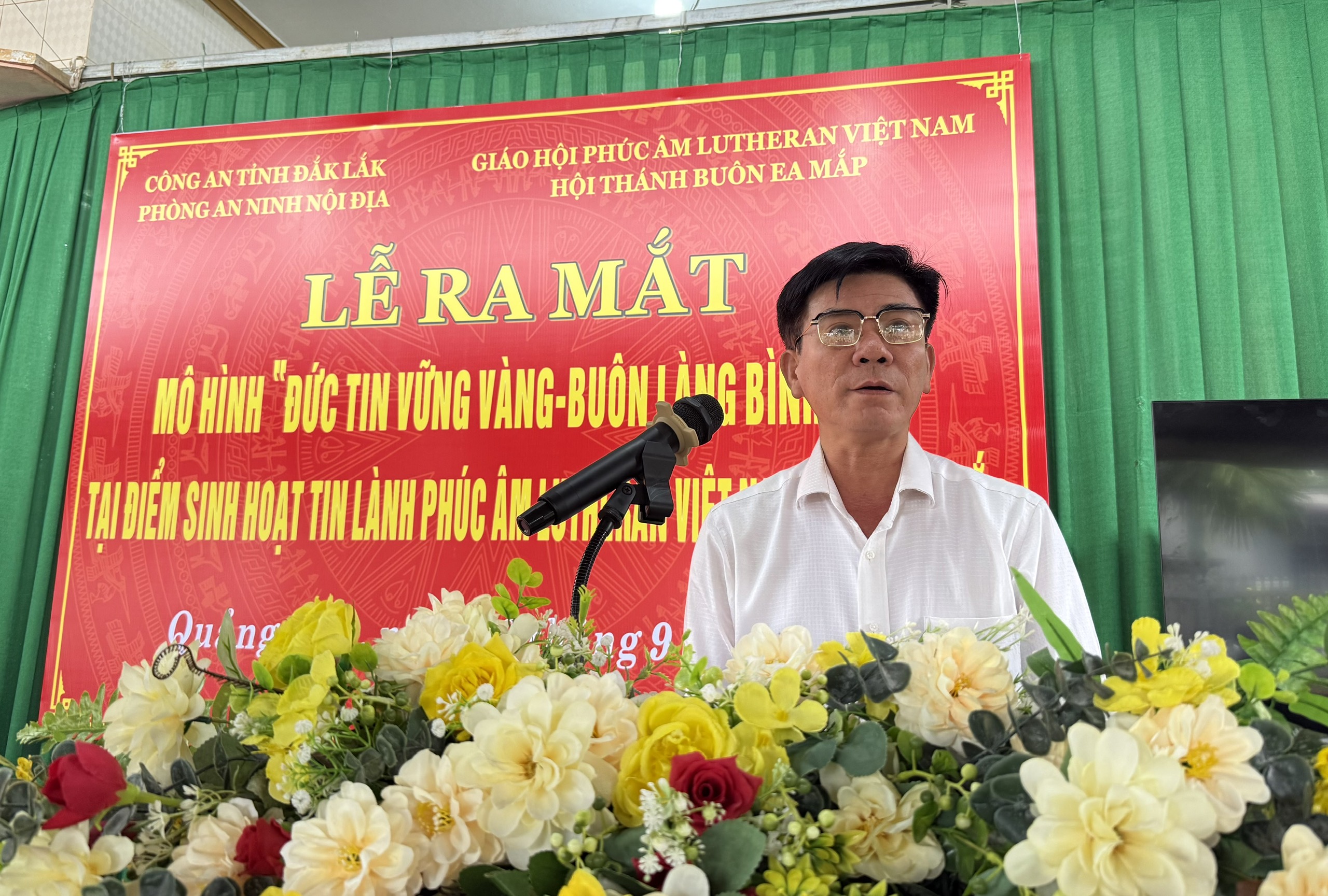 Đồng chí Nguyễn Công Văn – Phó Bí thư Đảng ủy, Chủ tịch UBND xã phát biểu tại lễ ra mắt